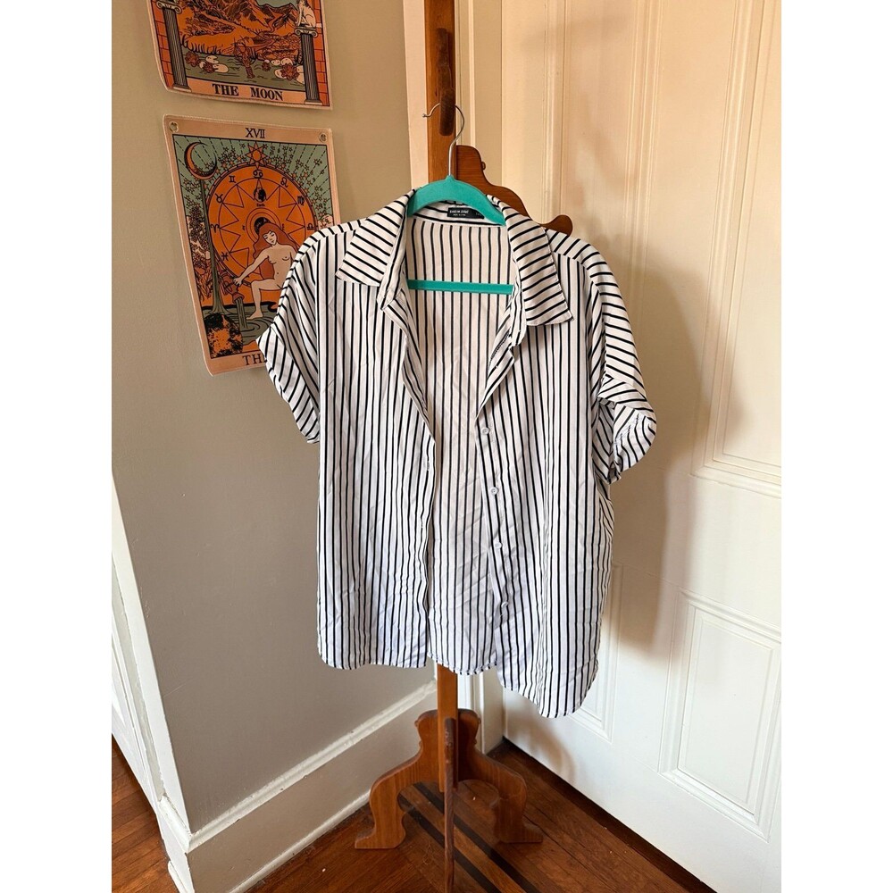 SHEIN Curve silky button down